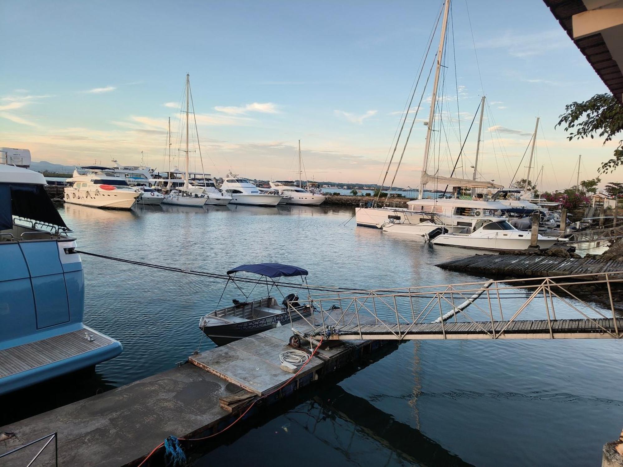 Stay And Fly At Amani Grand Resort Residences Lapu-Lapu City Exterior foto